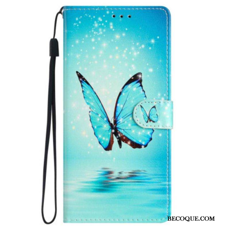 Housse iPhone 15 Papillon Bleu en Vol à Lanière